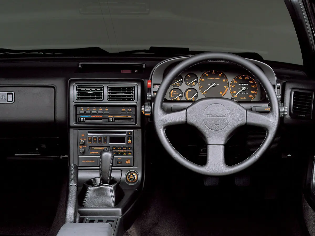 Mazda Savanna RX-7 II (FC) Рестайлинг Купе — сүрөт 4