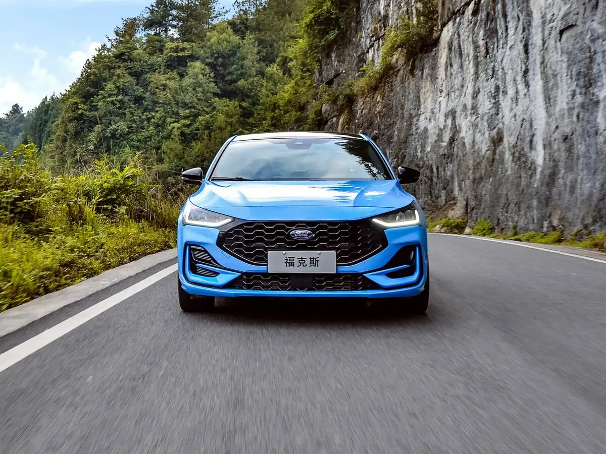 Ford Focus IV Рестайлинг Седан — фото 3