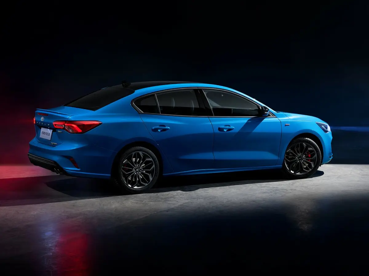 Ford Focus IV Рестайлинг Седан — фото 4