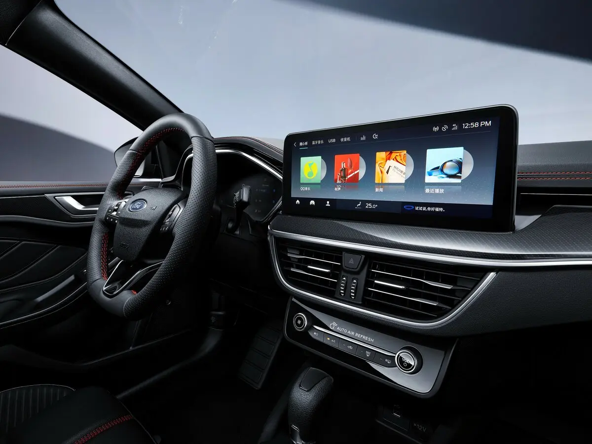 Ford Focus IV Рестайлинг Седан — фото 6