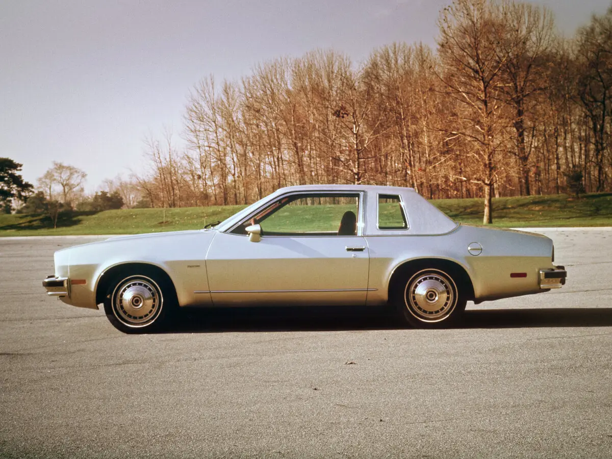 Chevrolet Monza I NA Market Купе-хардтоп — сүрөт 2