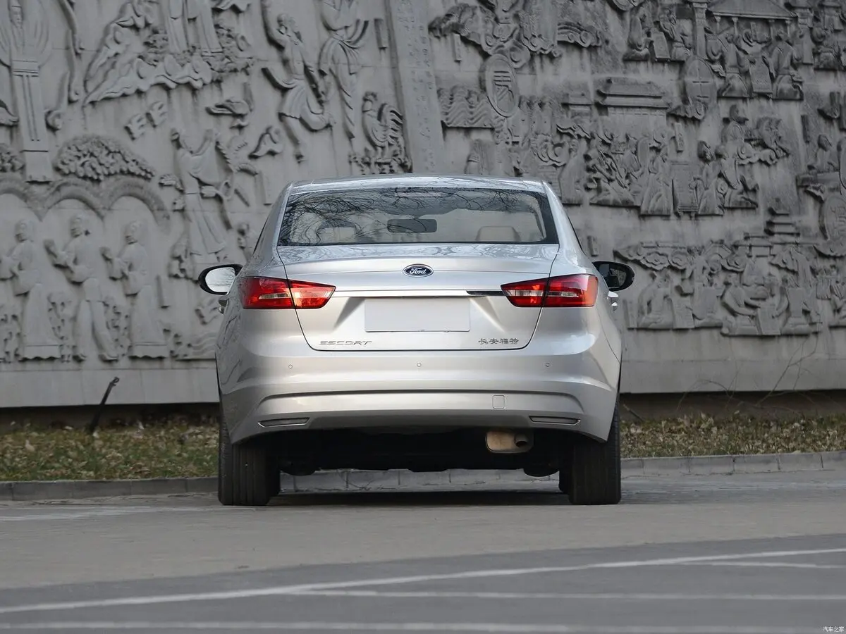 Ford Escort VI Седан — сүрөт 4