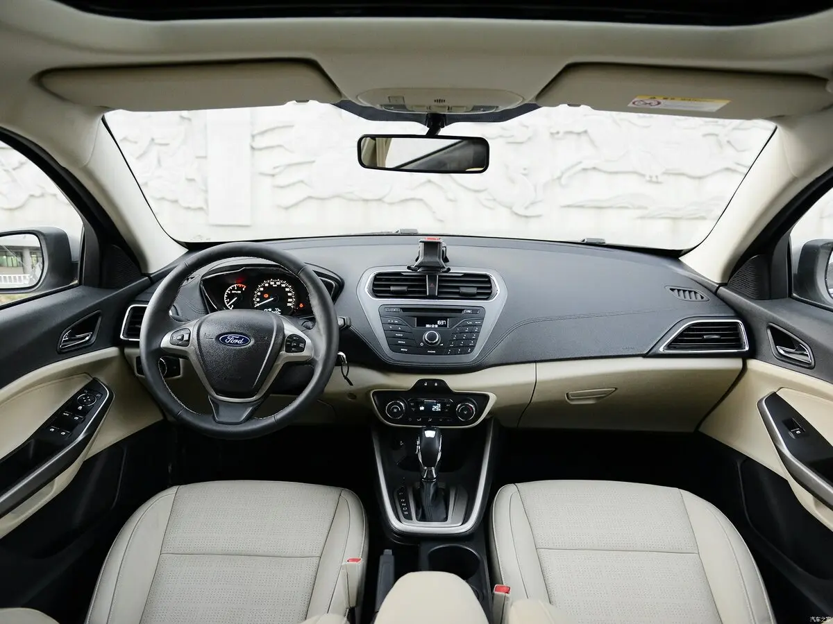 Ford Escort VI Седан — сүрөт 6