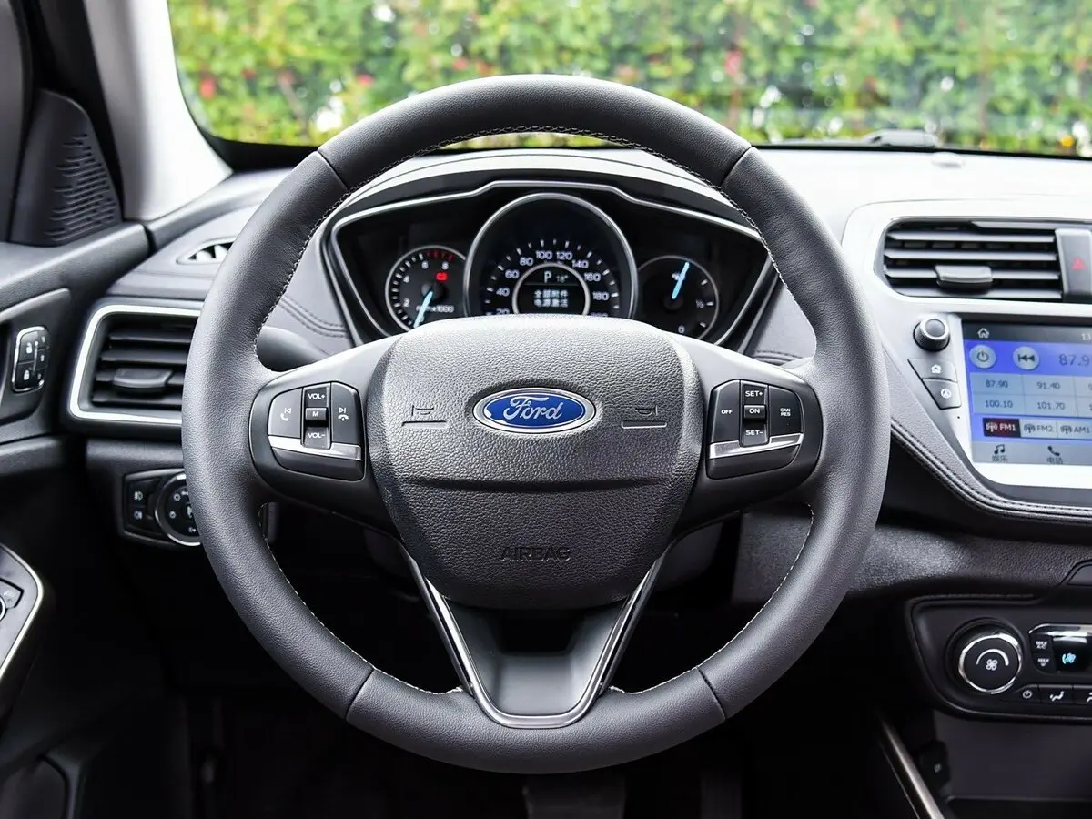 Ford Escort VI Рестайлинг 1 Седан — photo 9