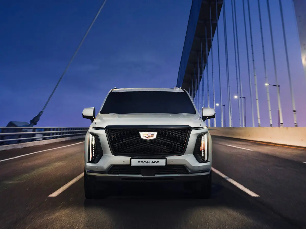 Cadillac Escalade V Рестайлинг Внедорожник 5 дв. ESV — сүрөт 4
