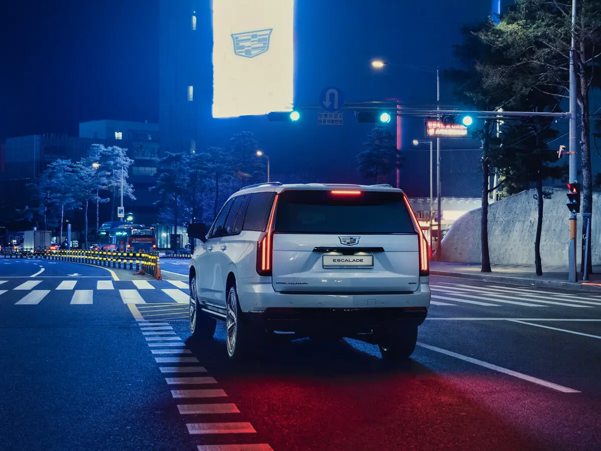 Cadillac Escalade V Рестайлинг Внедорожник 5 дв. ESV — сүрөт 5