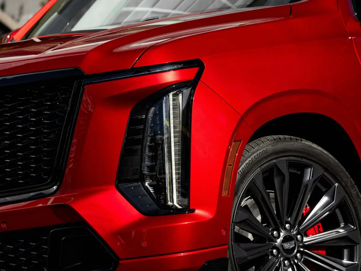 Cadillac Escalade V Рестайлинг Внедорожник 5 дв. ESV — сүрөт 12