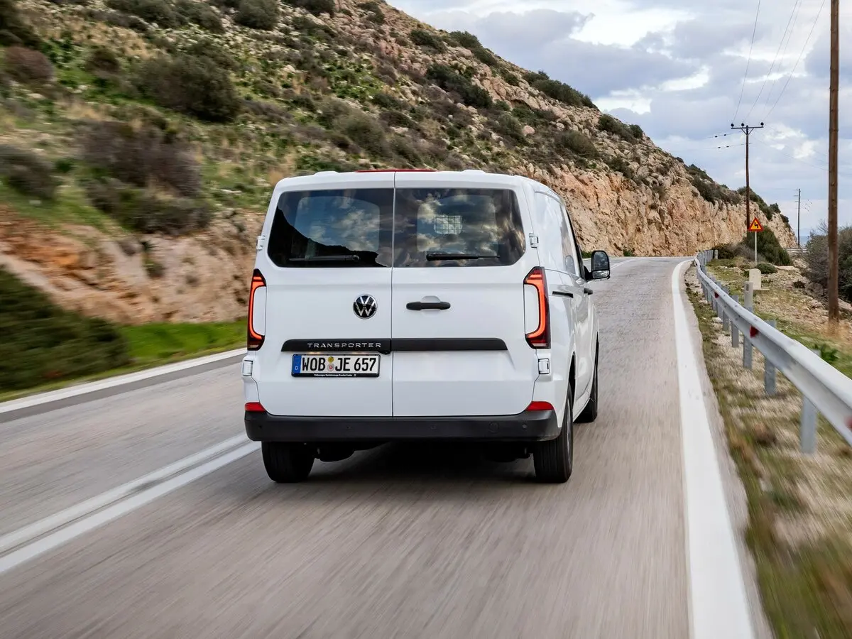 Volkswagen Transporter T7 Фургон — сүрөт 4