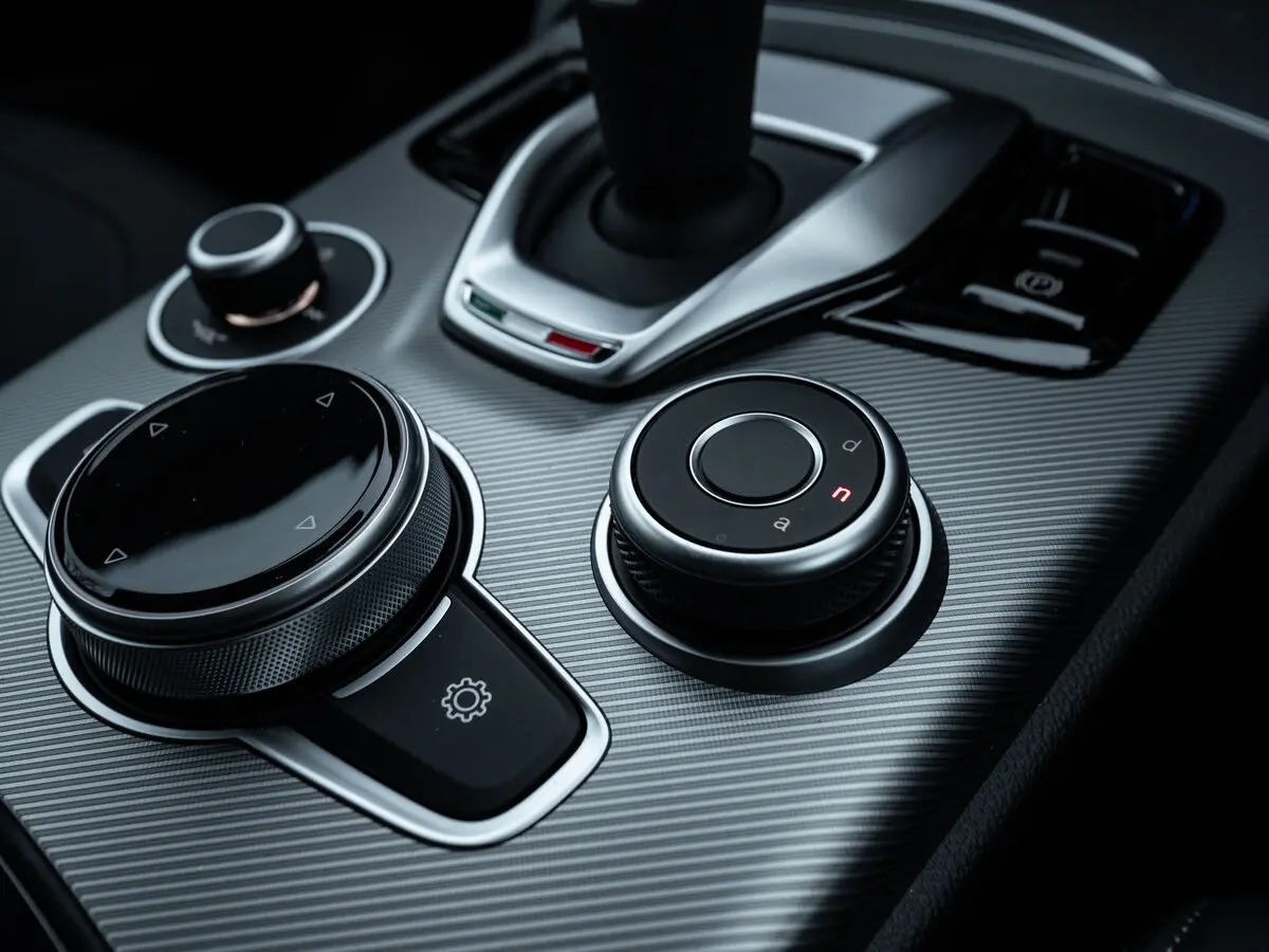 Alfa Romeo Stelvio I Рестайлинг 2 Внедорожник 5 дв. — сүрөт 13
