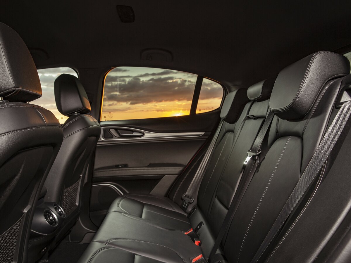 Alfa Romeo Stelvio I Рестайлинг Внедорожник 5 дв.