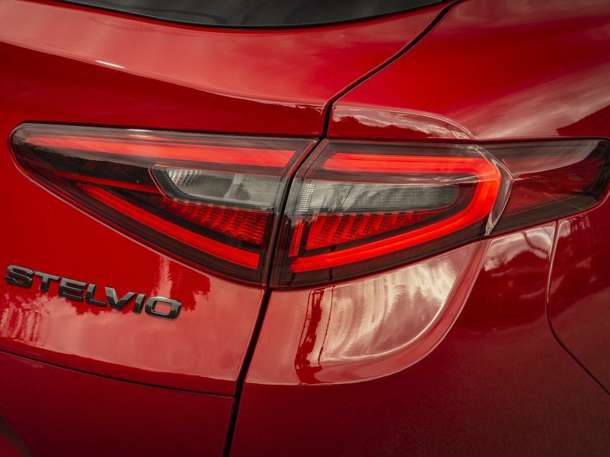 Alfa Romeo Stelvio I Рестайлинг Внедорожник 5 дв.