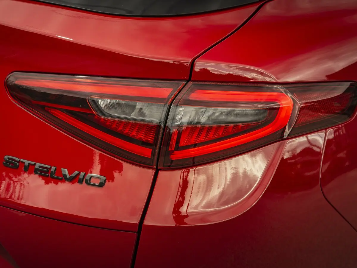 Alfa Romeo Stelvio I Рестайлинг Внедорожник 5 дв. — сүрөт 13