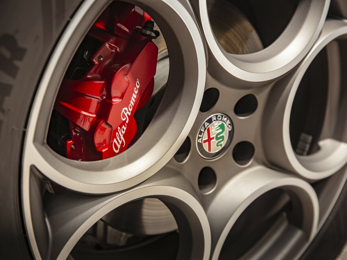 Alfa Romeo Stelvio I Рестайлинг Внедорожник 5 дв.