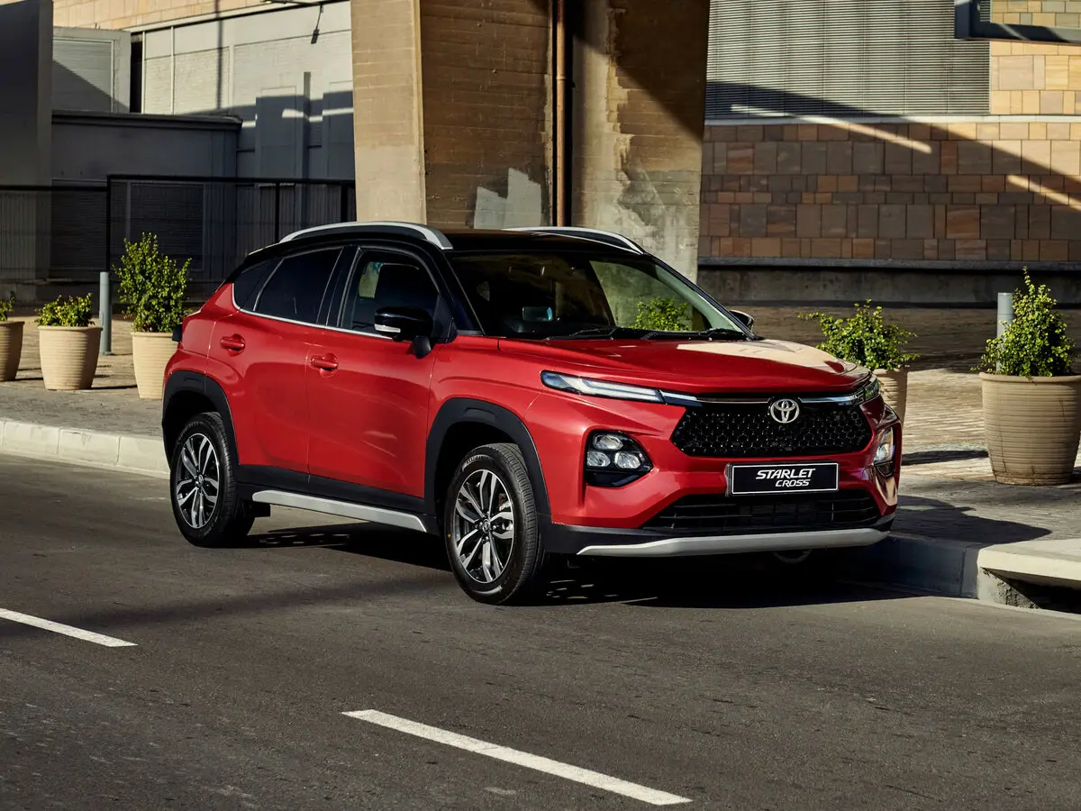 Toyota Starlet Cross 2024 – н.в.