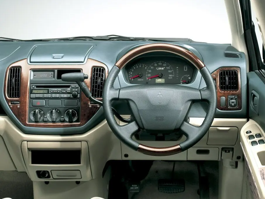 Mitsubishi Dingo I Рестайлинг Хэтчбек 5 дв. — 照片 4