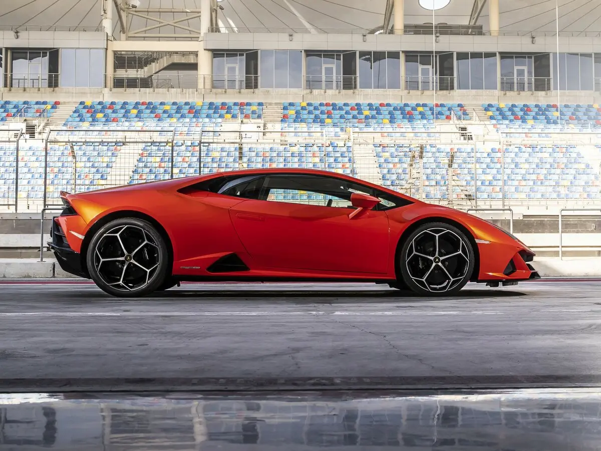 Lamborghini Huracán I Рестайлинг Купе — photo 2