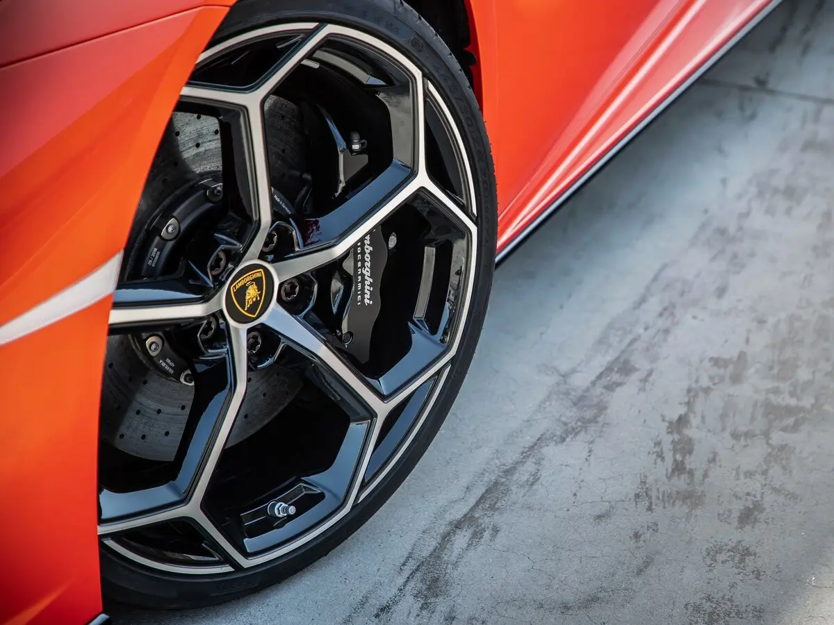 Lamborghini Huracán I Рестайлинг Купе — photo 13