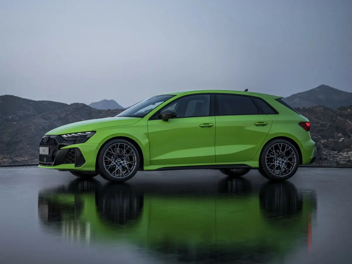 Audi RS 3 III (8Y) Рестайлинг Хэтчбек 5 дв. Sportback — 照片 2