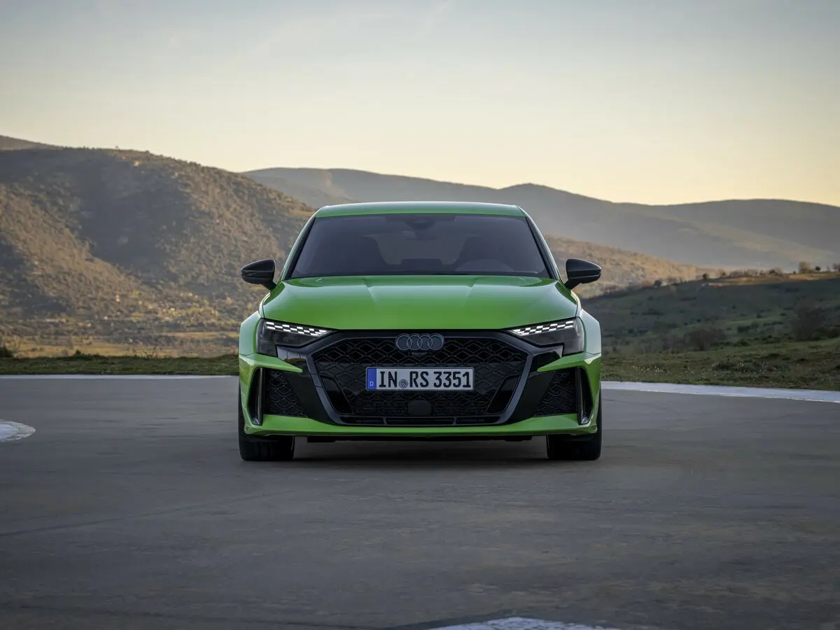 Audi RS 3 III (8Y) Рестайлинг Хэтчбек 5 дв. Sportback — 照片 3