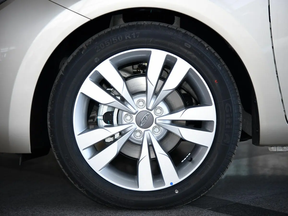 Chery Arrizo 5 PRO Седан — 照片 11