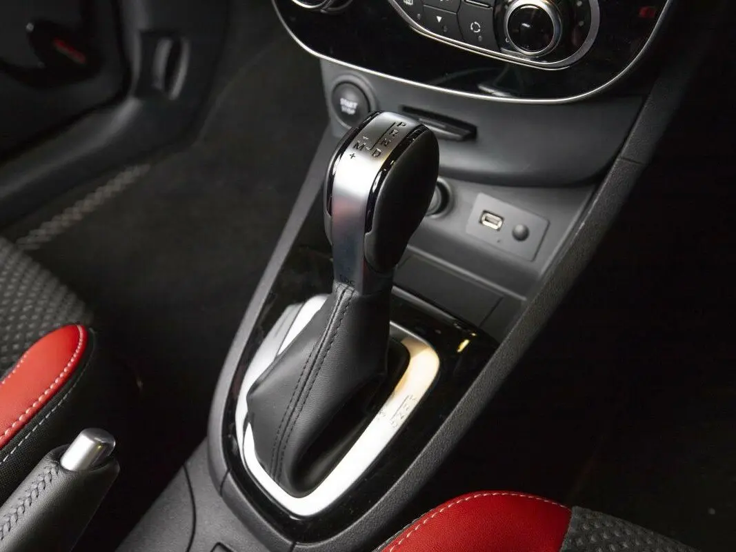 Renault Lutecia IV Рестайлинг Хэтчбек 5 дв. — 照片 6
