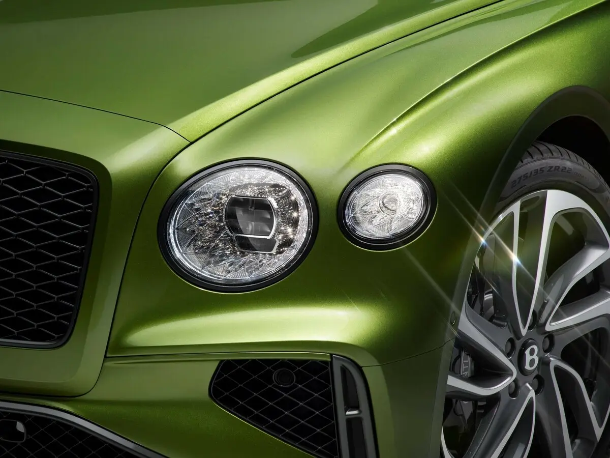 Bentley Flying Spur IV Седан — photo 6