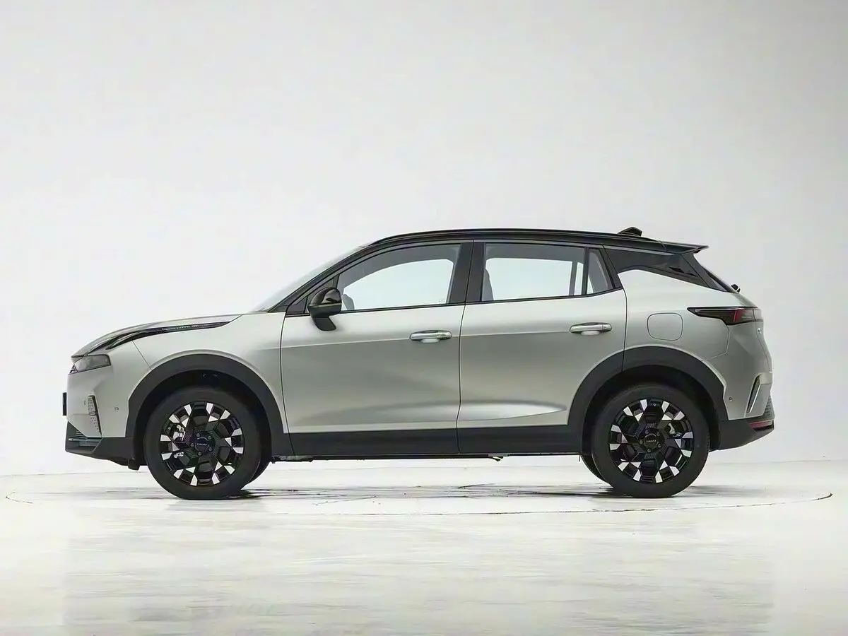 Lynk & Co 06 I Рестайлинг Внедорожник 5 дв. — 照片 2