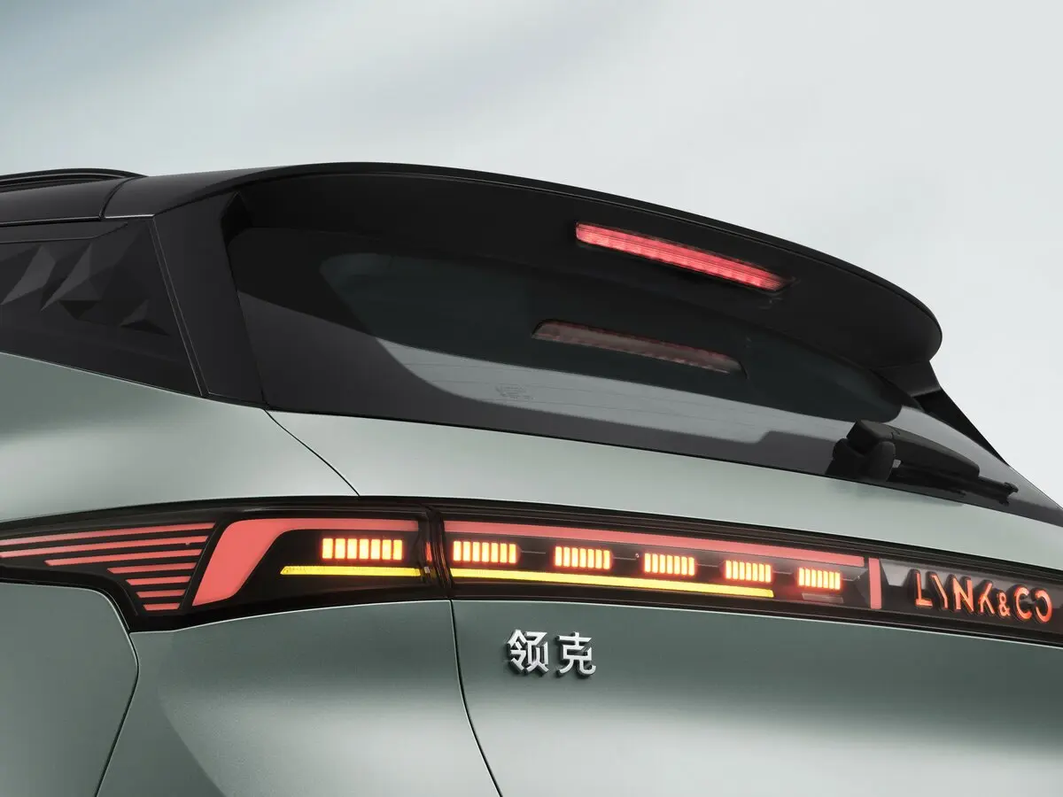 Lynk & Co 06 I Рестайлинг Внедорожник 5 дв. — 照片 15