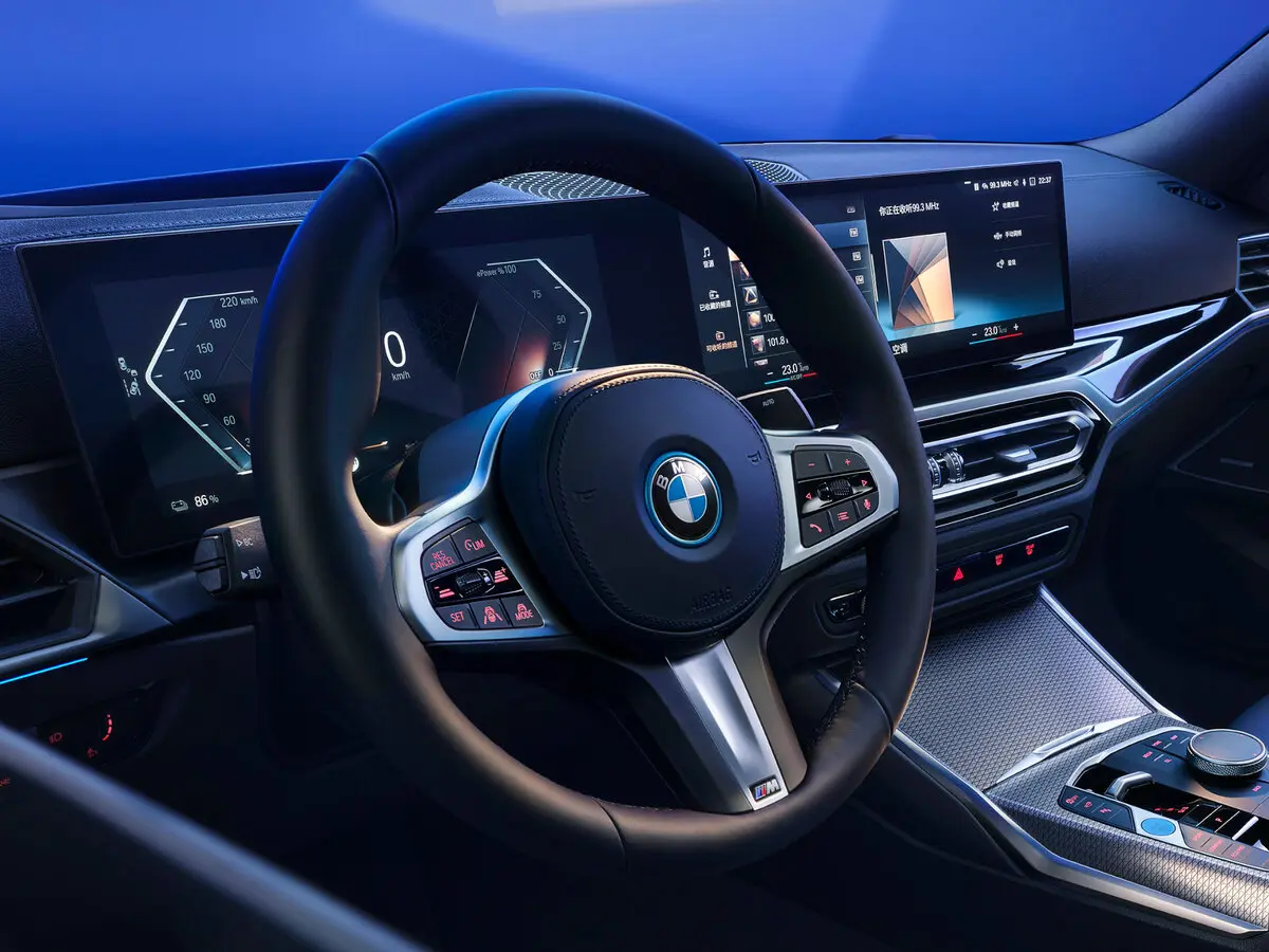 BMW i3 I (G28) Рестайлинг Седан — 照片 6