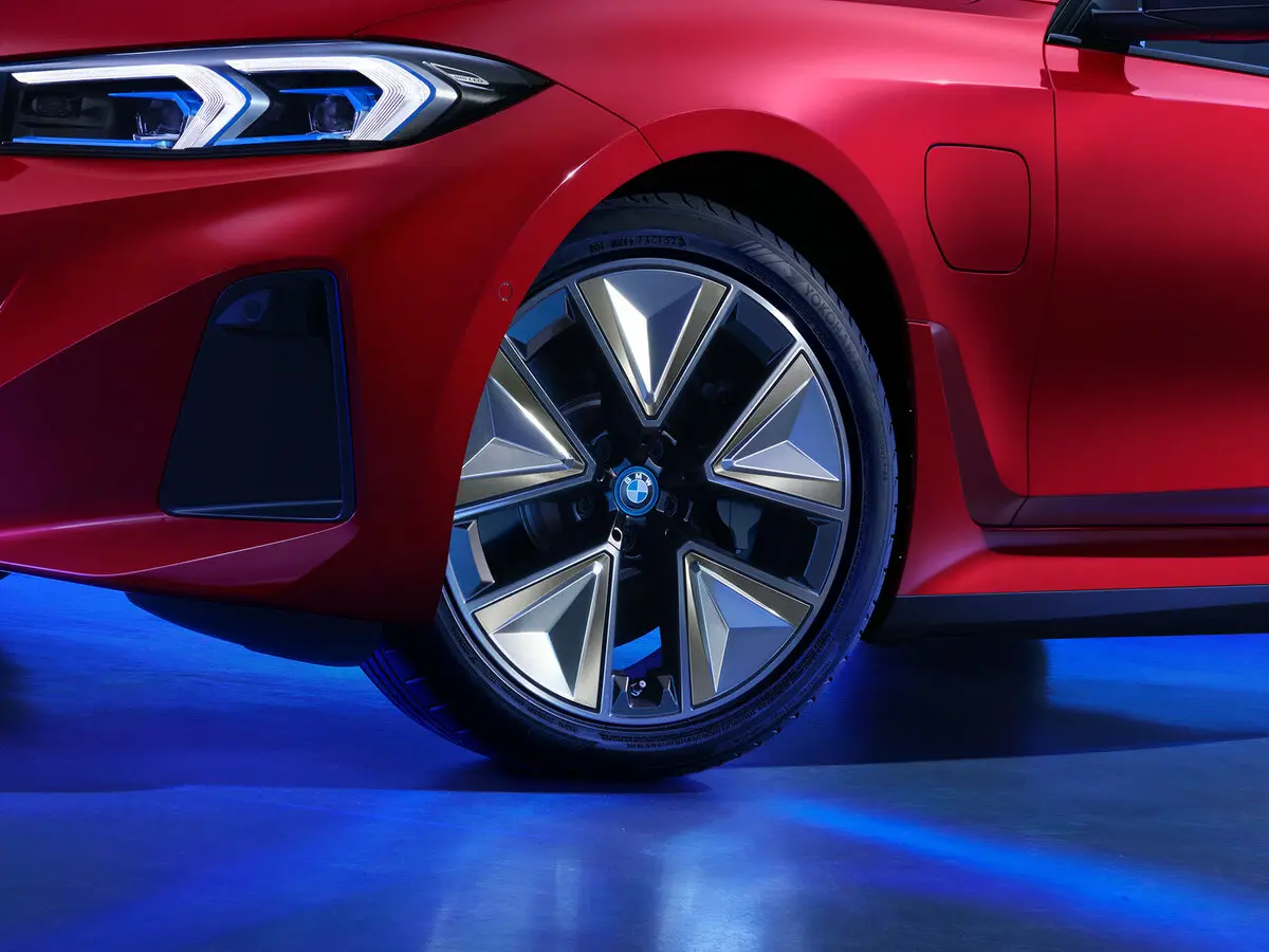 BMW i3 I (G28) Рестайлинг Седан — 照片 10