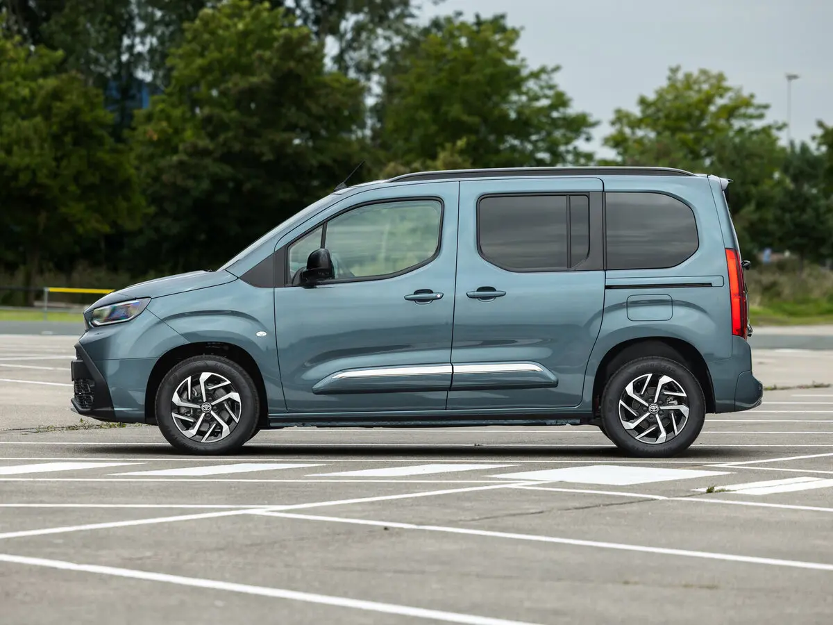 Toyota ProAce City I Рестайлинг Компактвэн Verso L1 — фото 2
