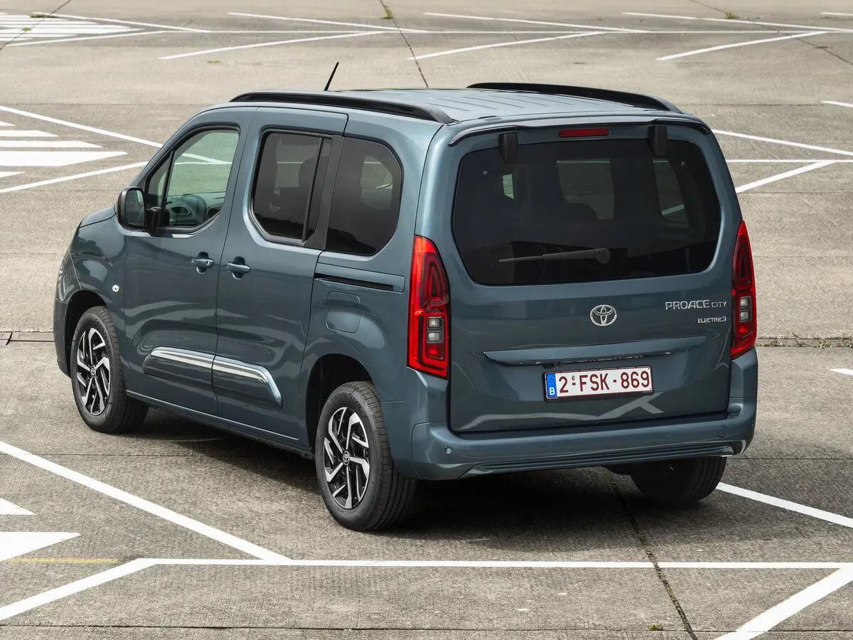 Toyota ProAce City I Рестайлинг Компактвэн Verso L1 — фото 3