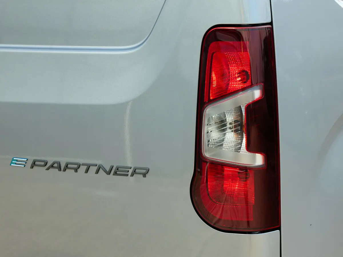 Peugeot Partner III Рестайлинг Фургон L1 — сүрөт 15