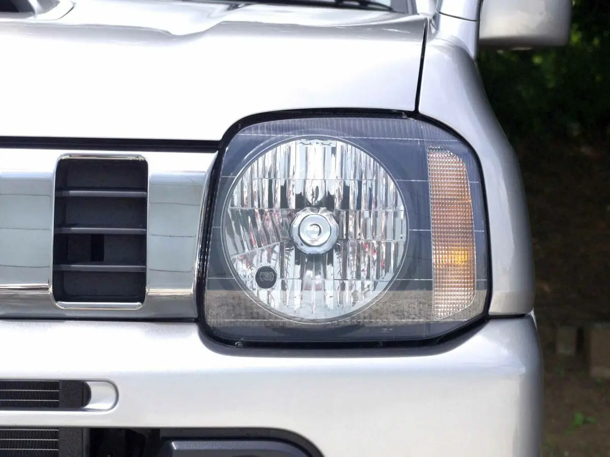 Suzuki Jimny III Рестайлинг 2 Внедорожник 3 дв. Kei car — фото 9