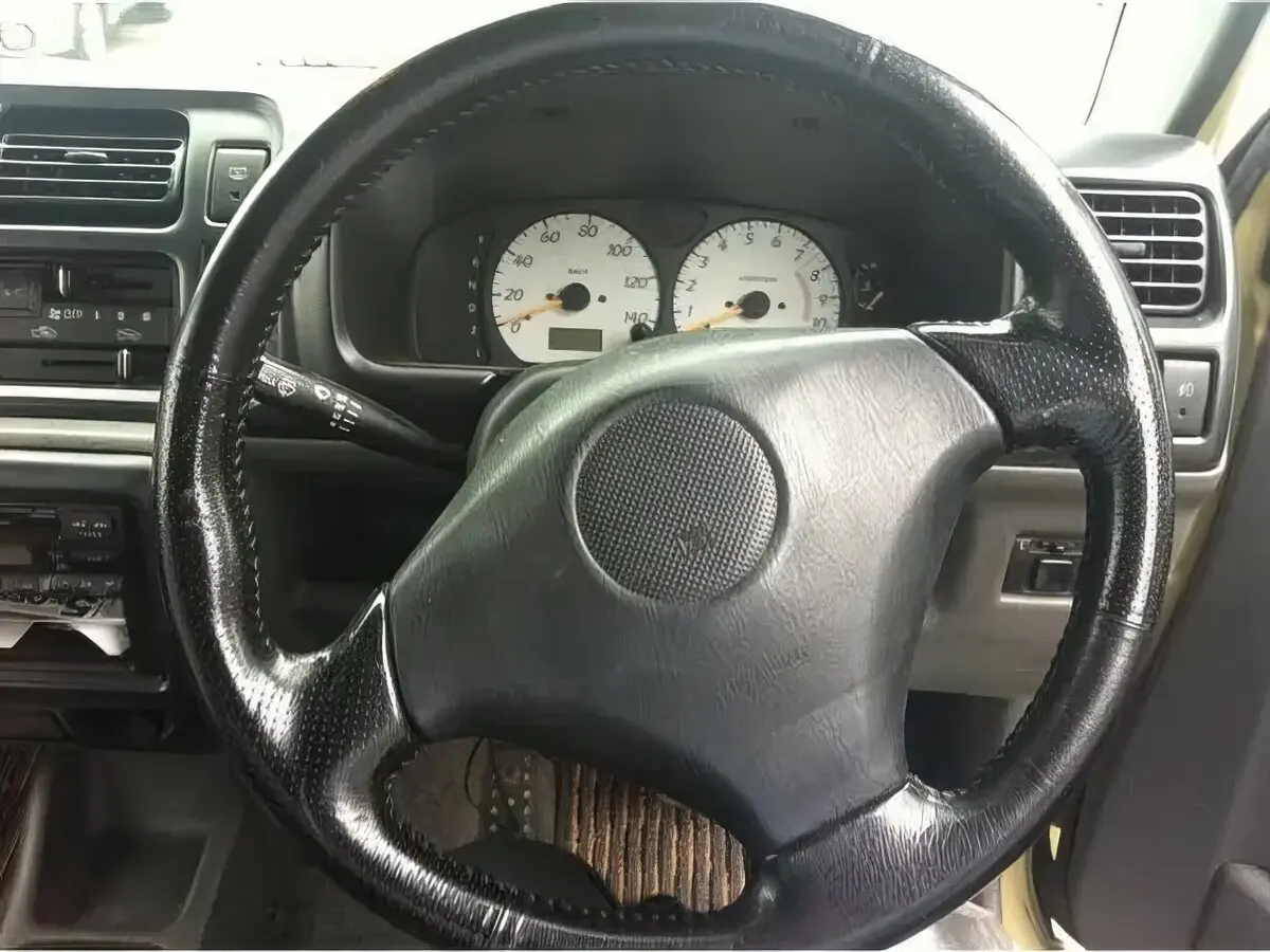 Suzuki Jimny III Внедорожник 3 дв. Kei car — фото 5