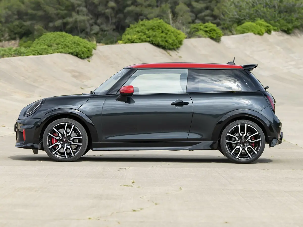 Mini Hatch IV (F65/F66/J01) Хэтчбек 3 дв. JCW — фото 2