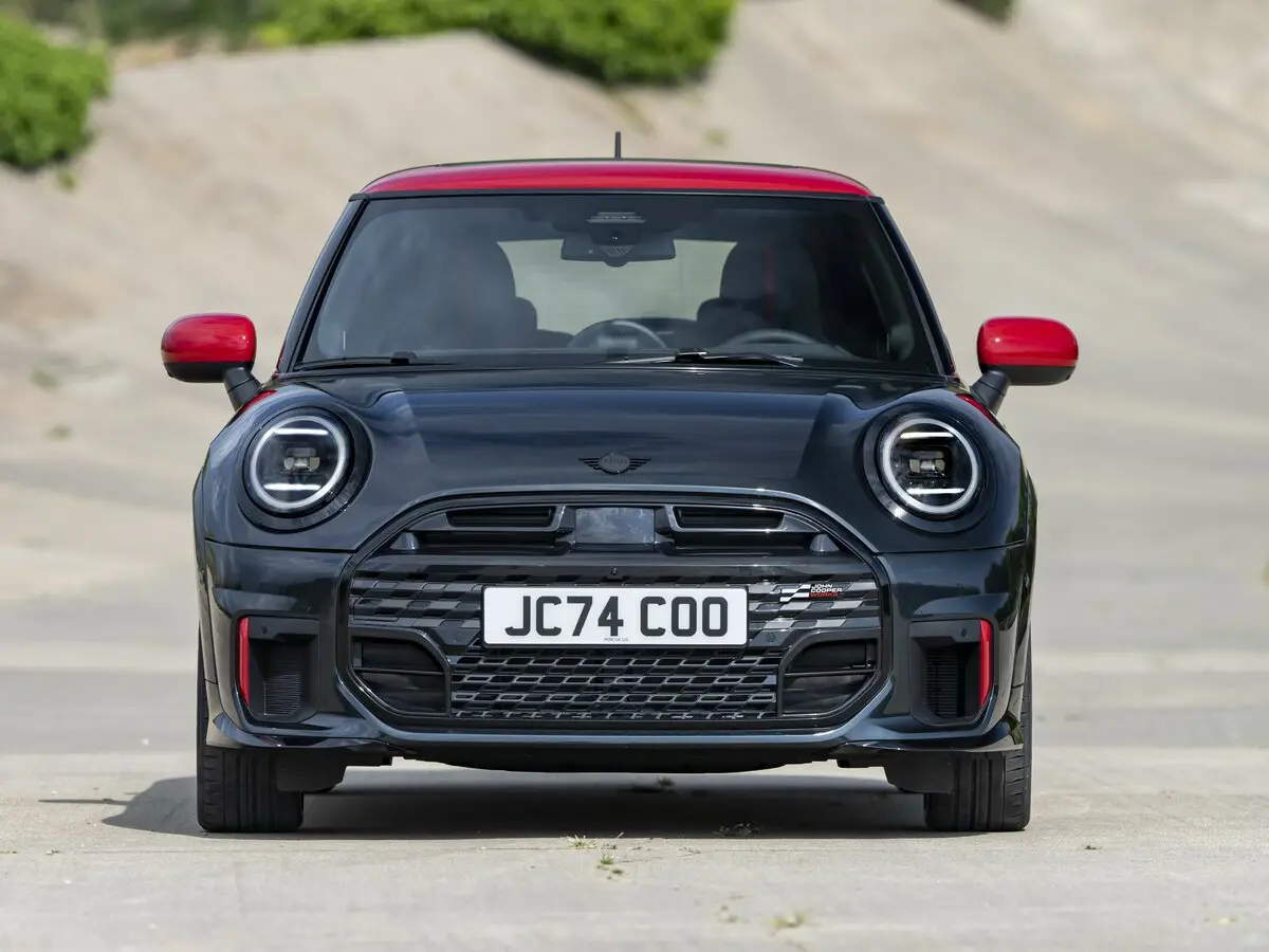 Mini Hatch IV (F65/F66/J01) Хэтчбек 3 дв. JCW — фото 3