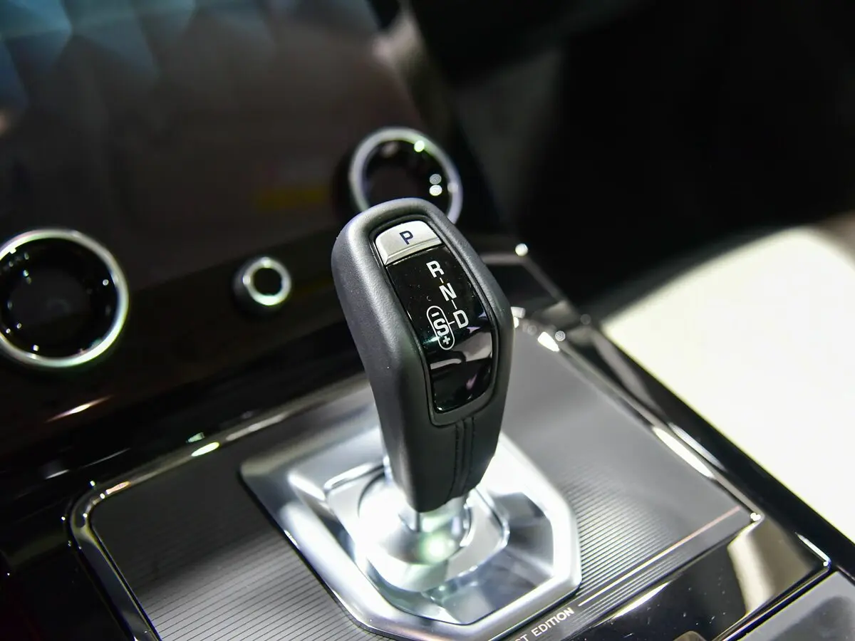 Land Rover Range Rover Evoque II Внедорожник 5 дв. L — сүрөт 13