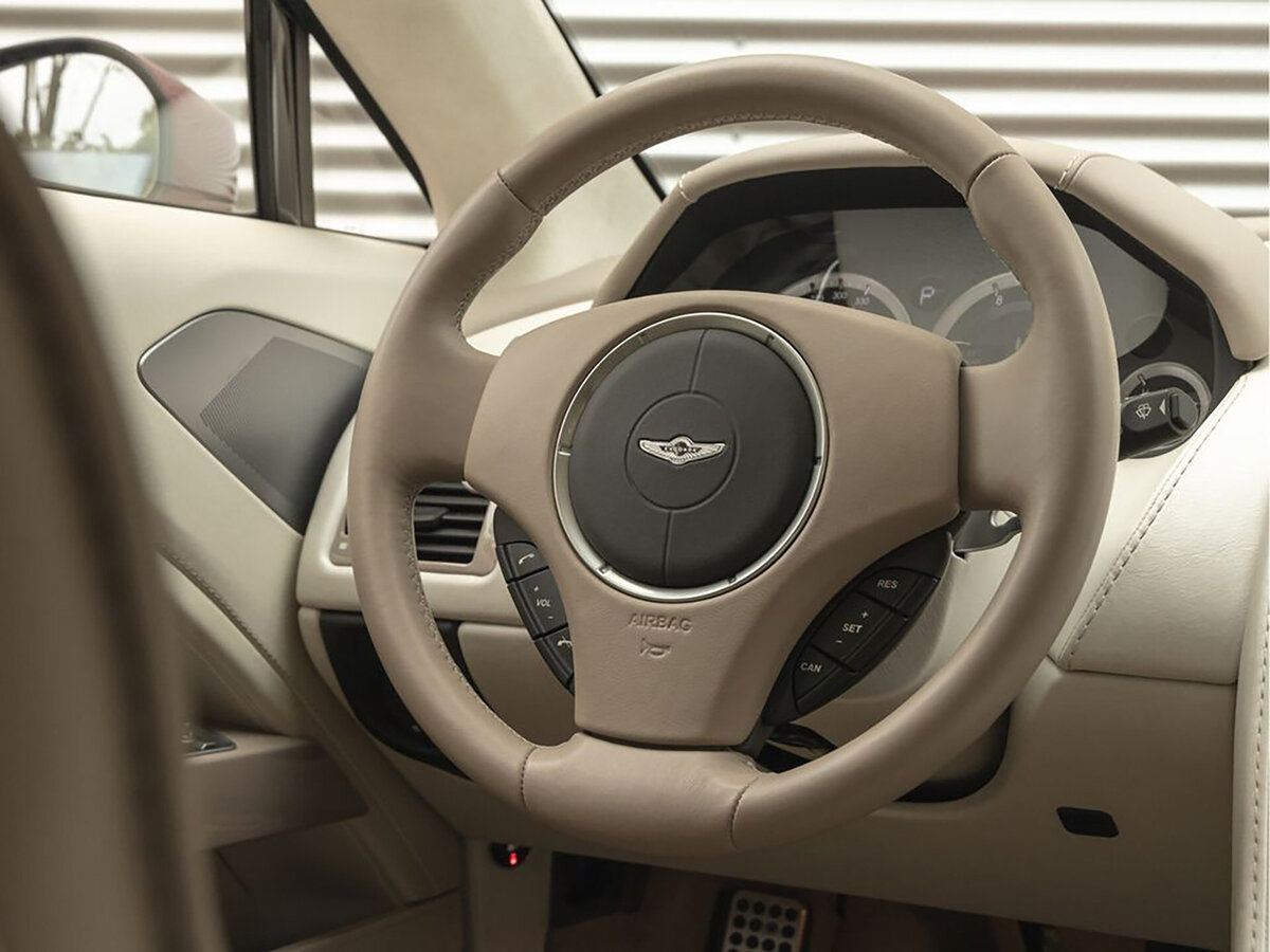 Aston Martin Lagonda Taraf 2015 – 2016 Седан — фото 10