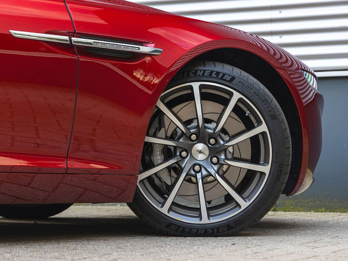 Aston Martin Lagonda Taraf 2015 – 2016 Седан — фото 15