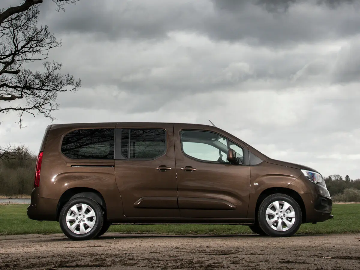 Vauxhall Combo E Компактвэн XL — photo 2