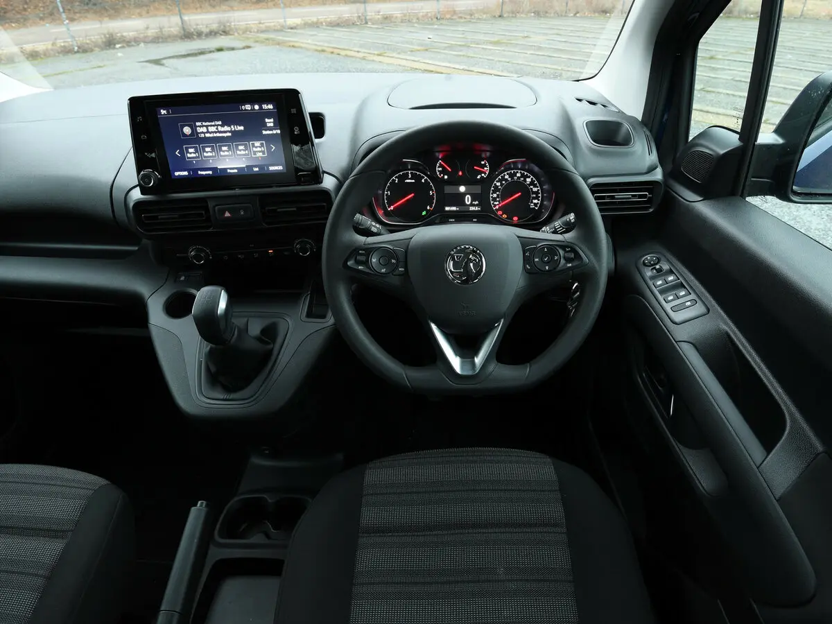 Vauxhall Combo E Компактвэн XL — photo 6