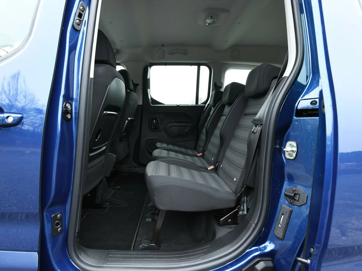 Vauxhall Combo E Компактвэн XL — photo 9