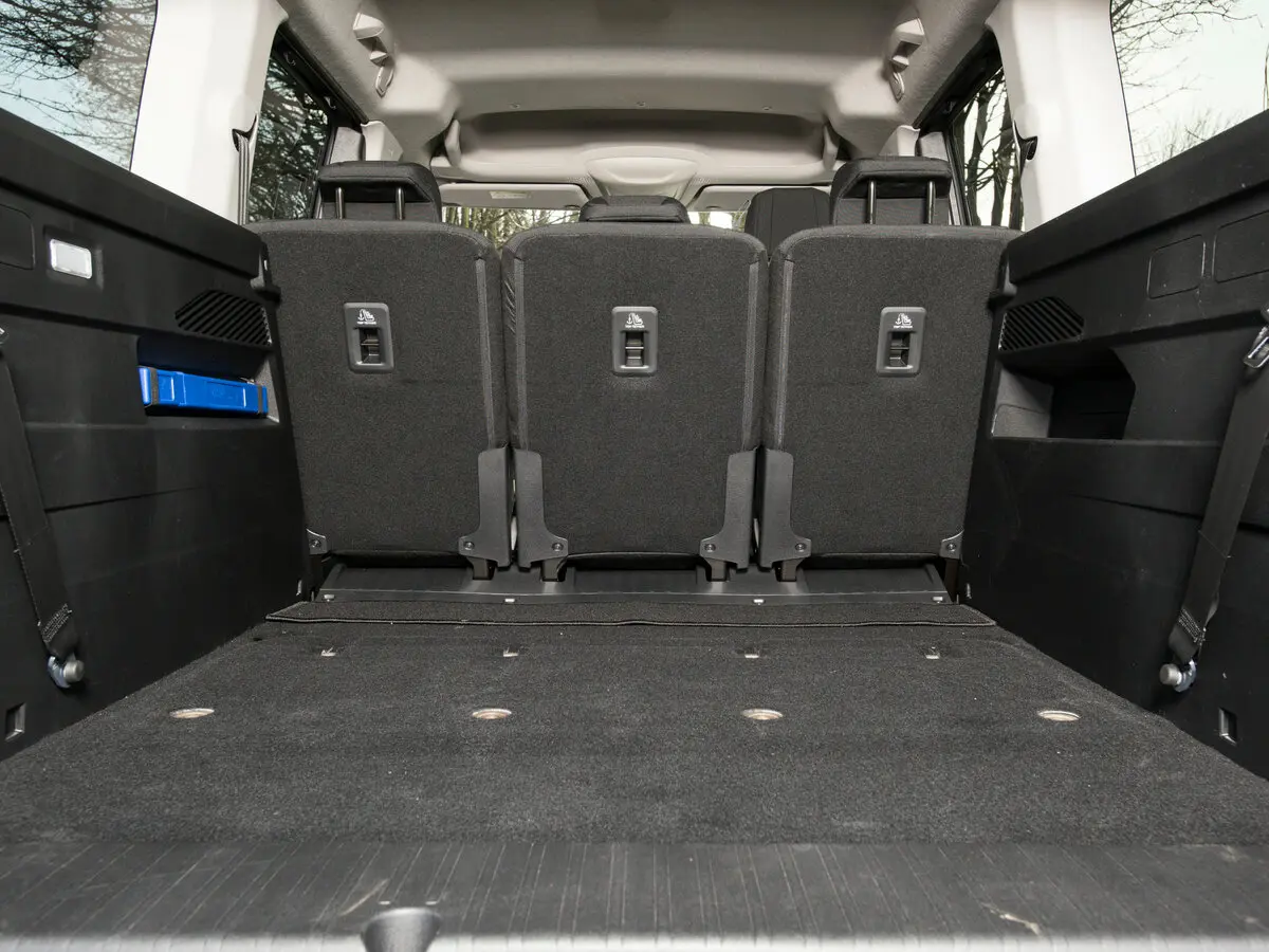 Vauxhall Combo E Компактвэн XL — photo 12