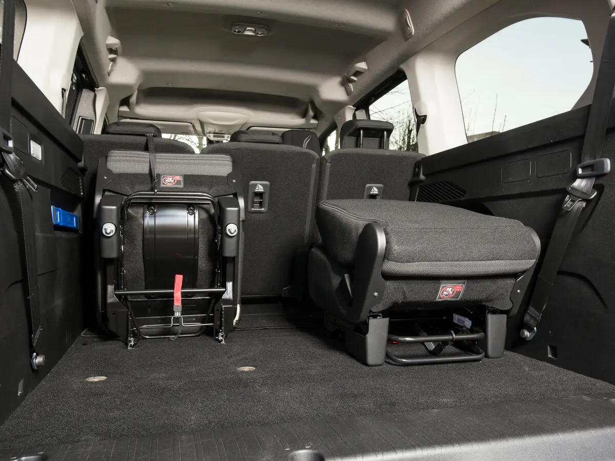 Vauxhall Combo E Компактвэн XL — photo 15