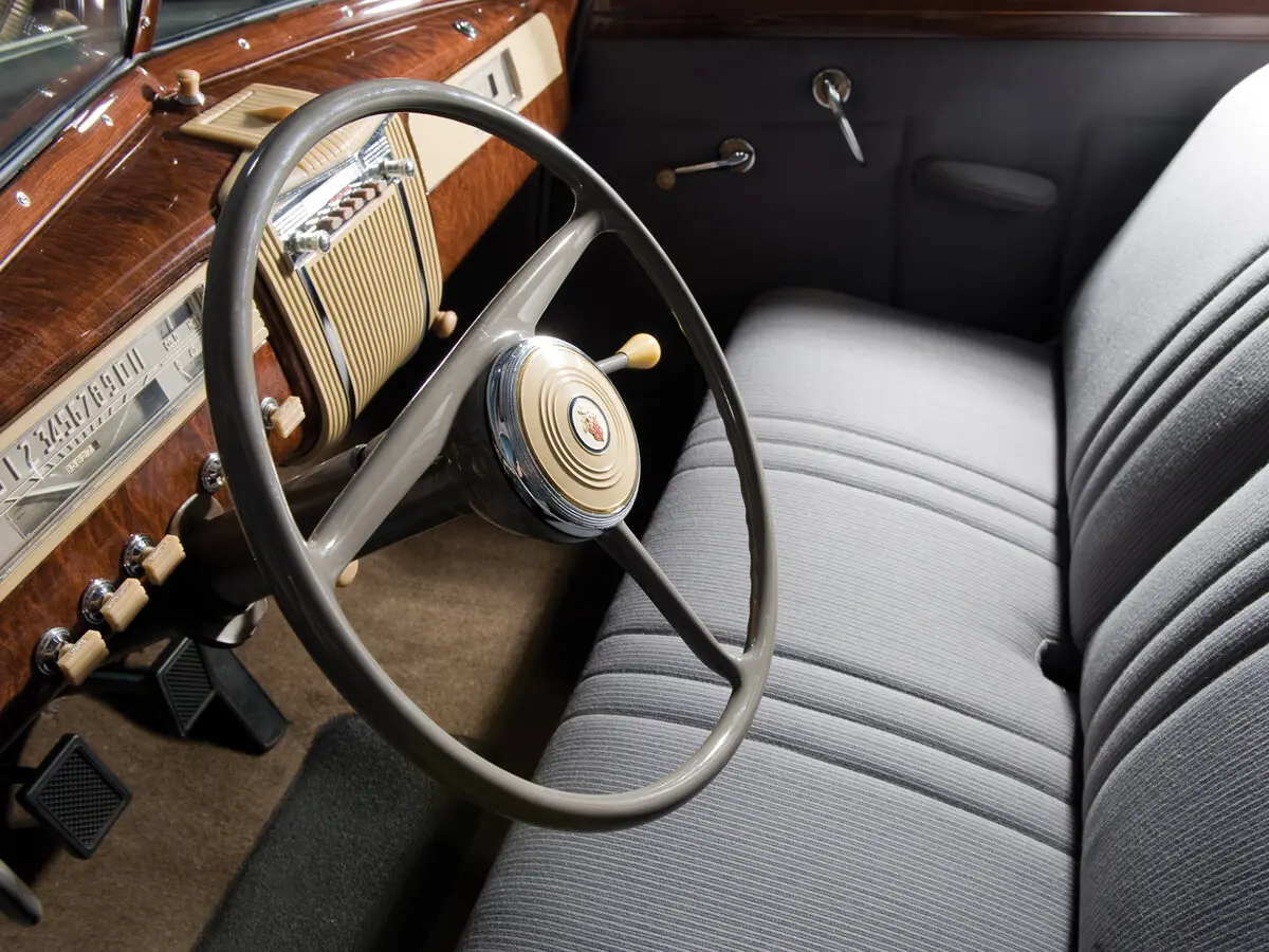 Packard One-Ten 1940 – 1941 Седан 2 дв. — photo 3