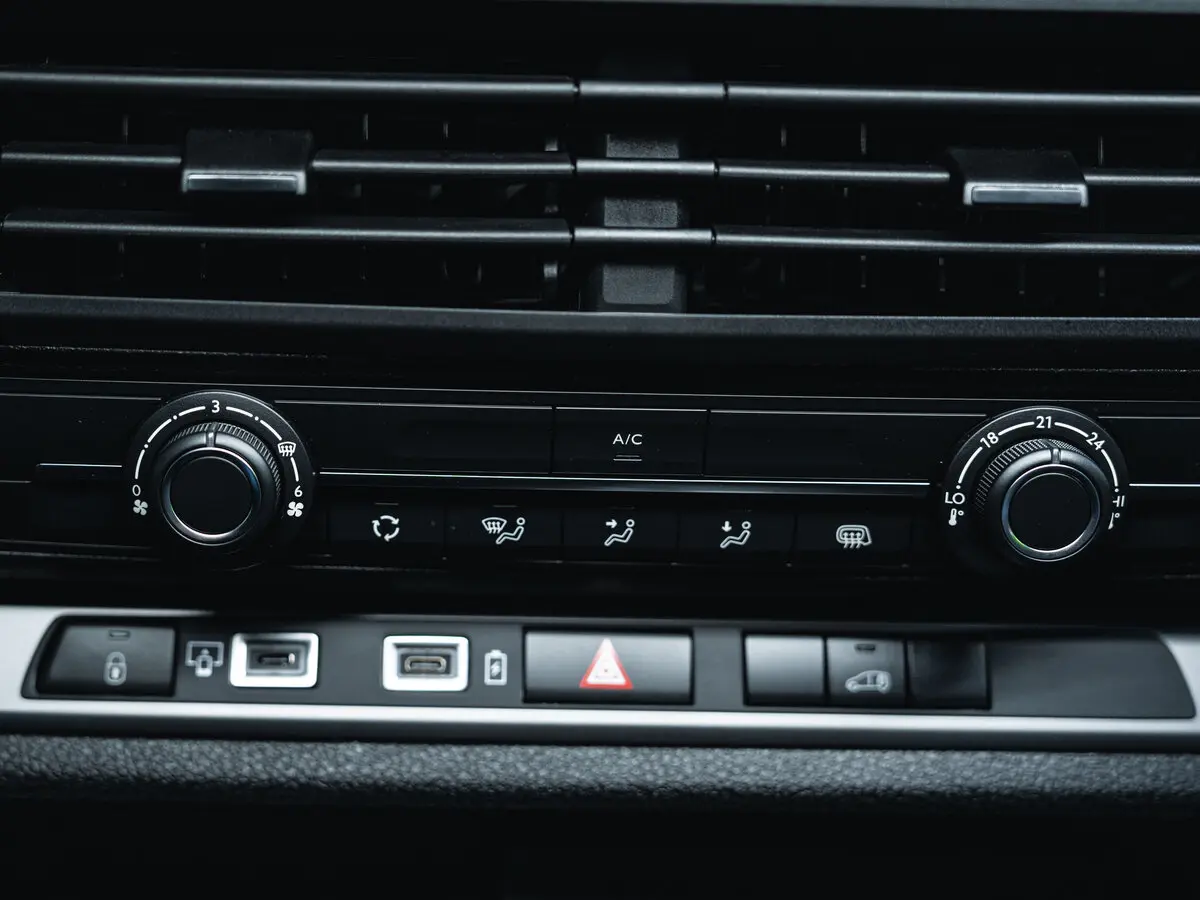 Vauxhall Vivaro C Рестайлинг Фургон — сүрөт 12