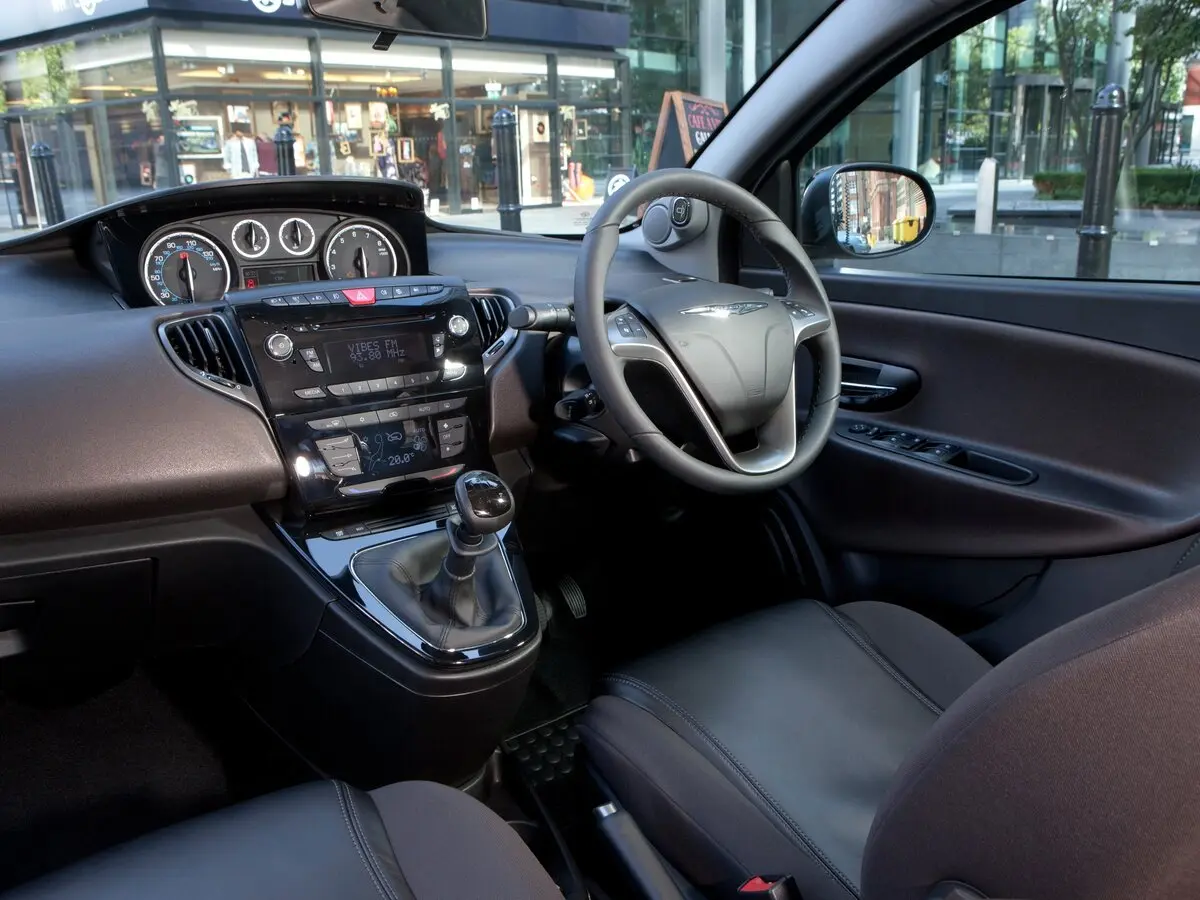Chrysler Ypsilon 2011 – 2017 Хэтчбек 5 дв. — сүрөт 6