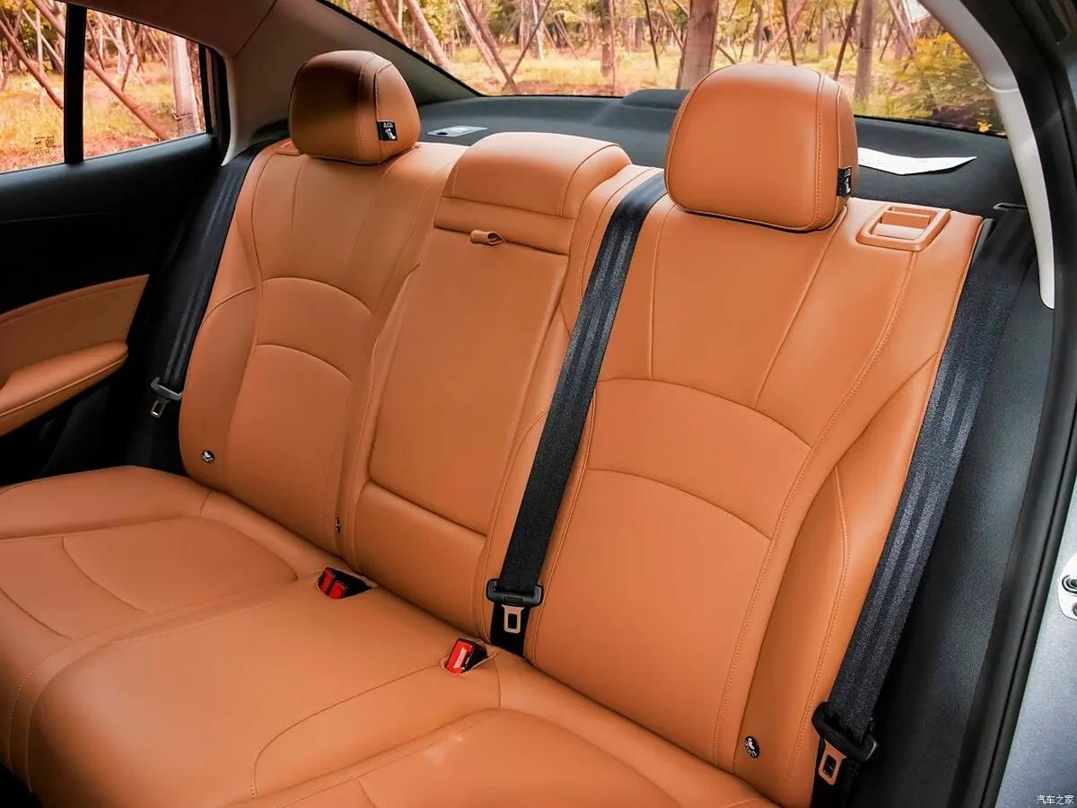 Roewe i5 I Рестайлинг 2 Седан — сүрөт 9