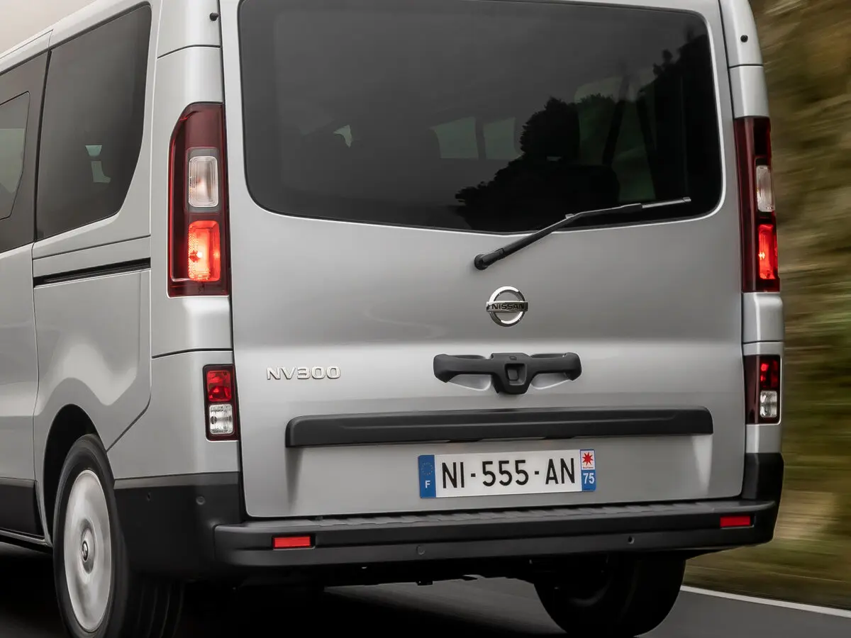 Nissan Primastar II Минивэн Combi — сүрөт 12